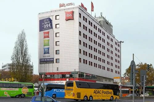 Das ibis-Hotel neben dem ZOB